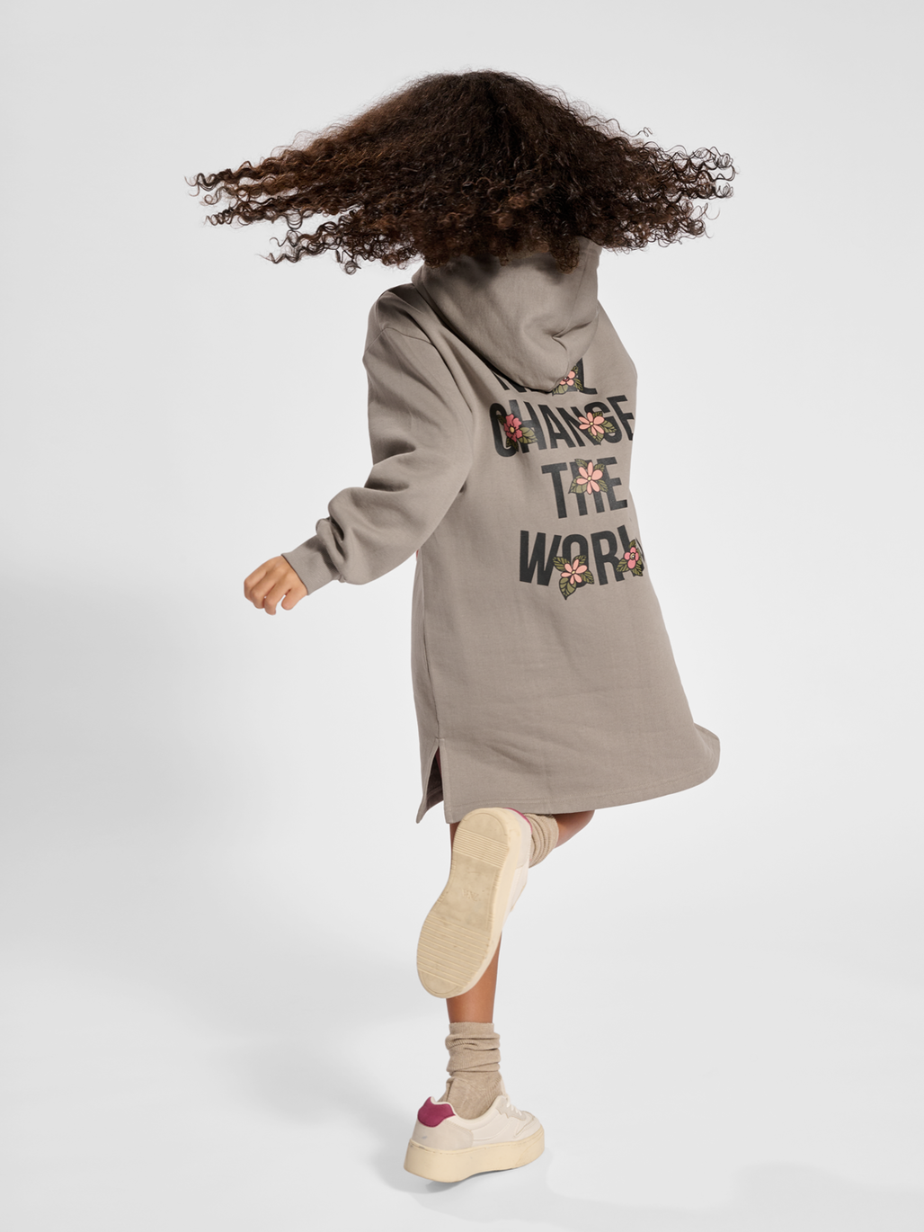 stsAMANDA DRESS, ROASTED CASHEW, model